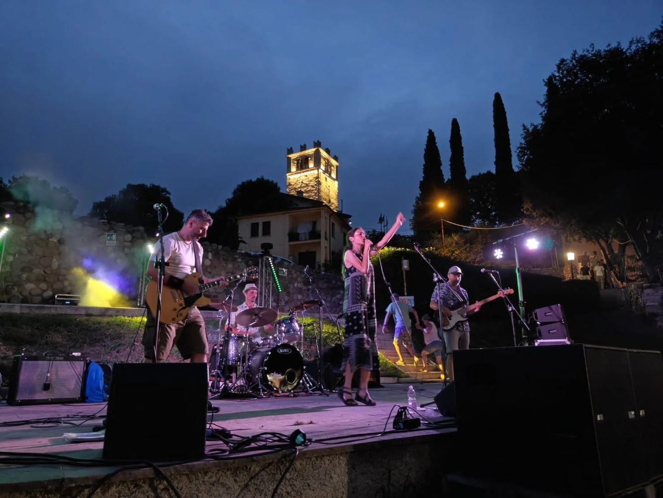 The Soulful Dress dal vivo