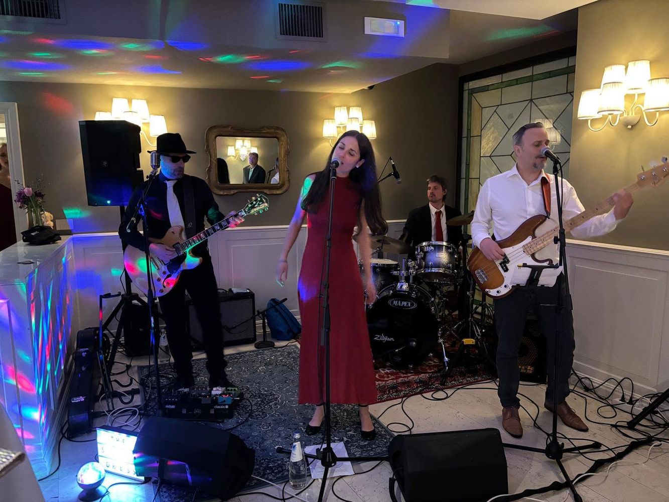 The Soulful Dress dal vivo