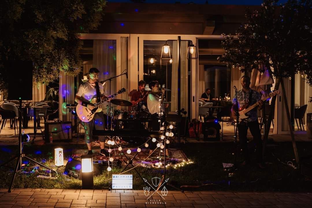 The Soulful Dress dal vivo